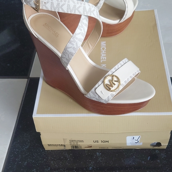 Michael Kors Carmen Wedge - Picture 8 of 10